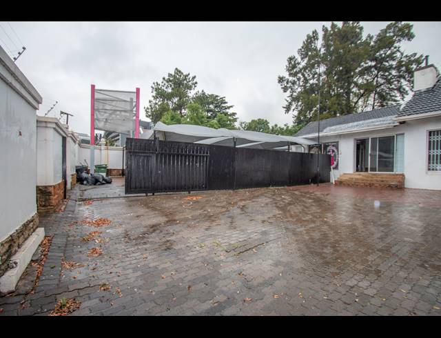 480M² OFFICE TO LET IN PARKMORE